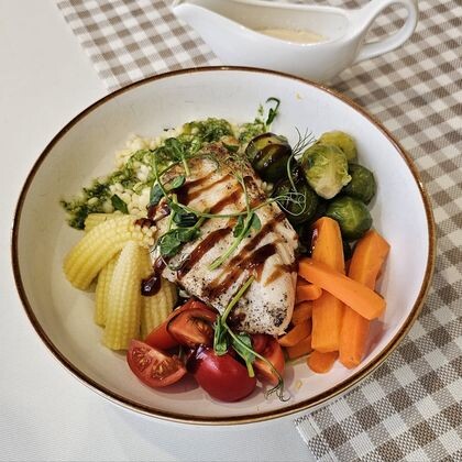 Боул с куриной грудкой.