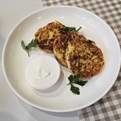 Драники картофельные со сметаной
