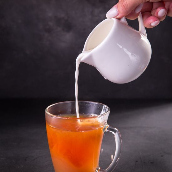 Чай чёрный с молоком