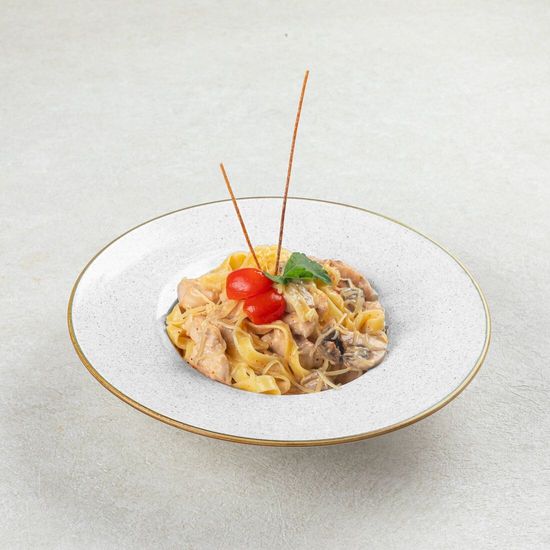 Паста Феттучини с курицей и грибами