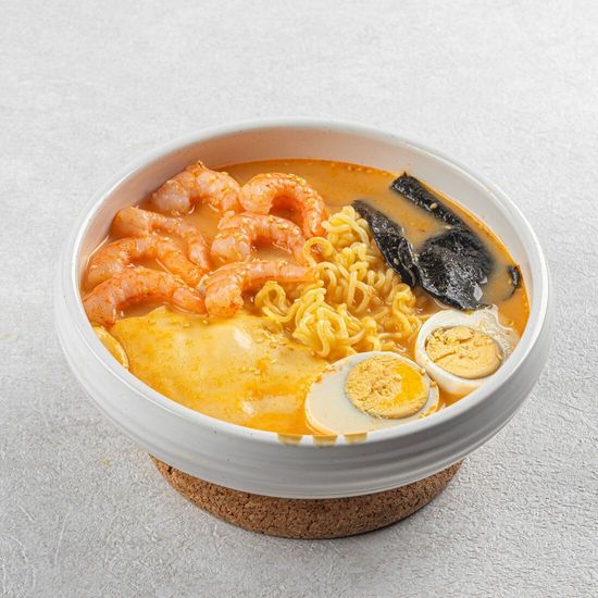 Сырный рамен с креветками