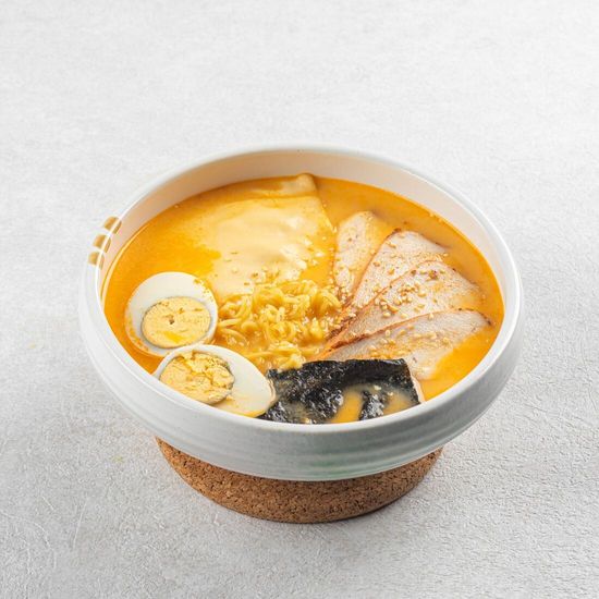 Сырный рамен с курицей