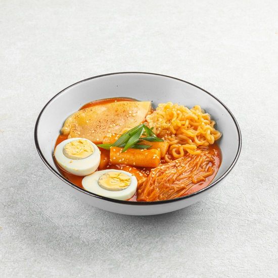 Токпокки с лапшой и сыром