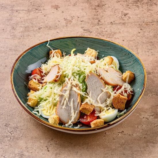 Салат Цезарь с курицей