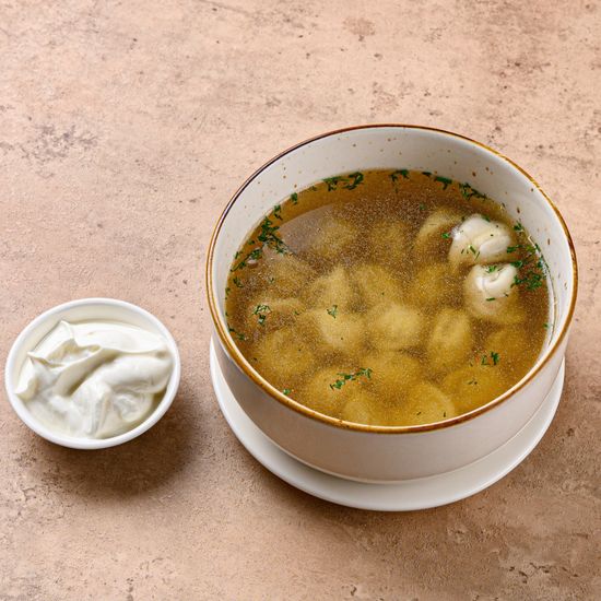 Пельмени с бульоном