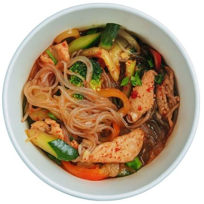 Wok лапша с фунчезой с куриным филе