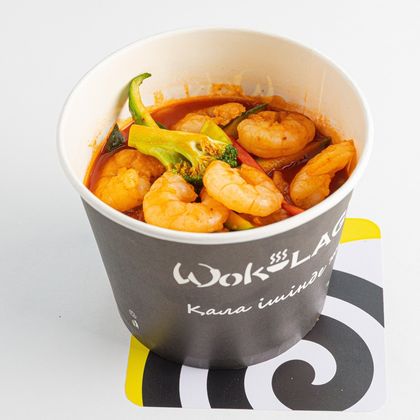 Wok лапша с фунчезой с креветками