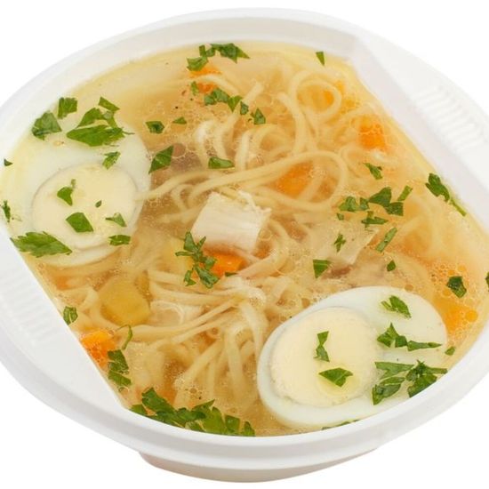КУРИНЫЙ БУЛЬОН С ЛАПШОЙ И ЯЙЦОМ