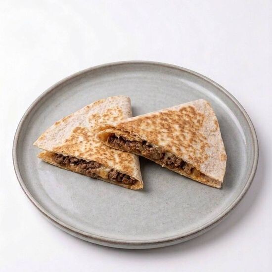 Beef quesadilla  🥩🧀                                 from • 358kcal • P26 • 145g