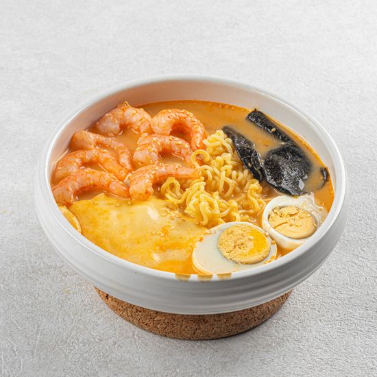 Сырный рамен с креветками