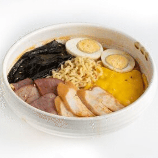 Сырный рамен с копченостями