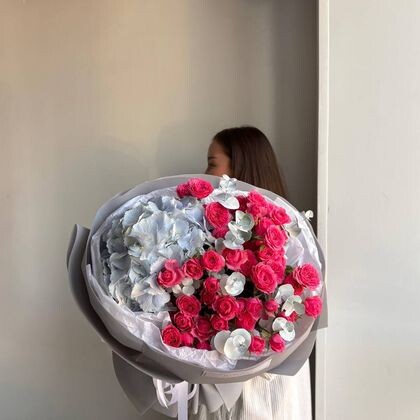 Гортензия + кустовая роза