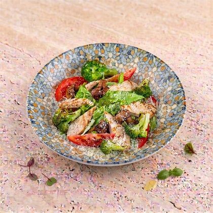 Тёплый салат с курицей