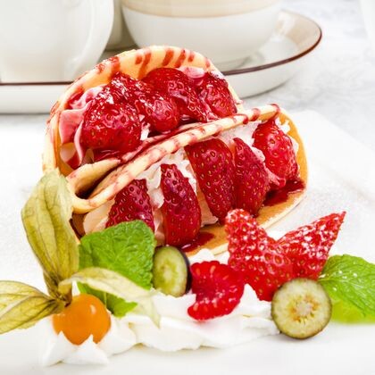 Блинчики с клубникой