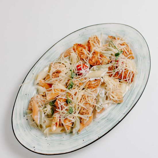 Цветная паста с курицей