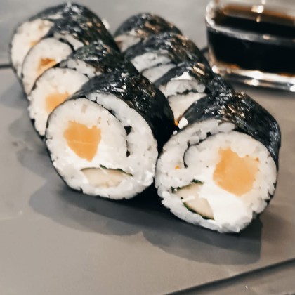 Ролл с лососем