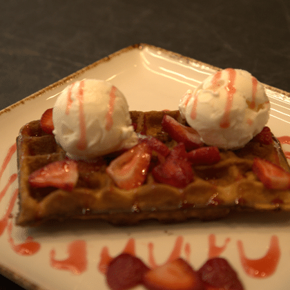 Венская вафля с клубникой