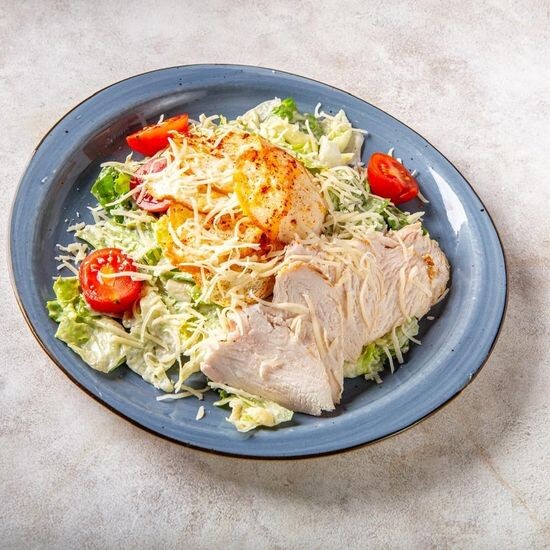 ЦЕЗАРЬ С КУРИЦЕЙ