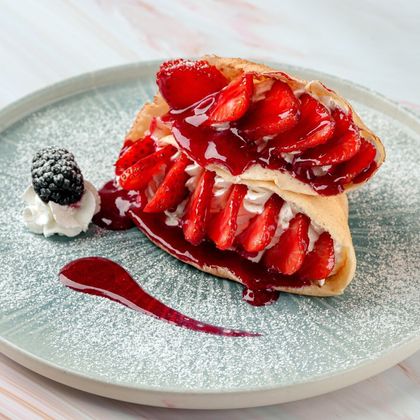 Блинчики с клубникой