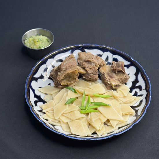 Галушки с мясом(из говяжьих ребер).