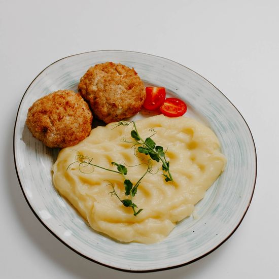 Куриная котлета с картофельным пюре