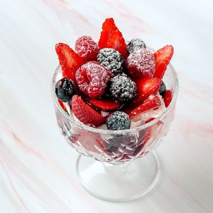 Ягода со сливками