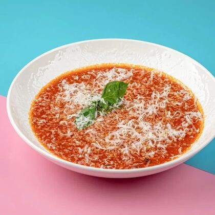 Томатный суп с сыром пармезан