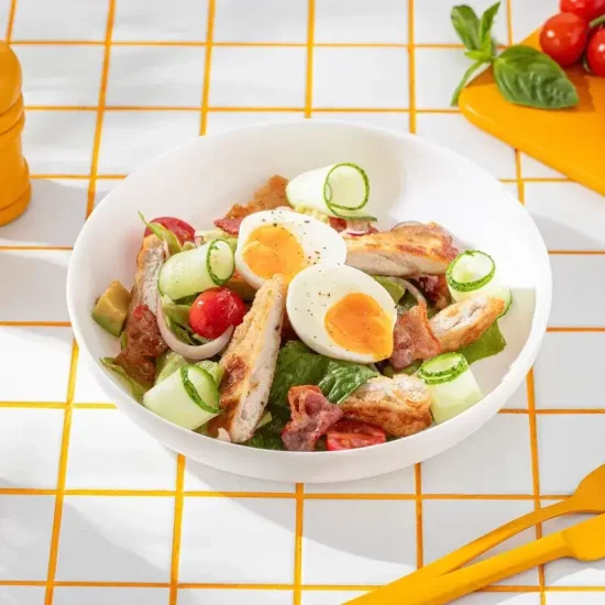 САЛАТ С ХРУСТЯЩЕЙ КУРИЦЕЙ