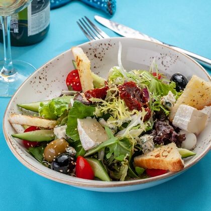 САЛАТ БУРЖУЙСКИЙ